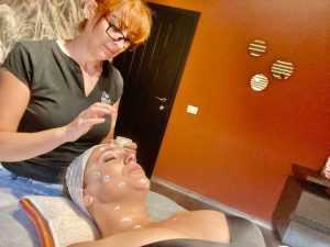 Dă-ți un refresh chiar la început de săptămână! Începe cu un TRATAMENT FACIAL reconfortant și hidratant la Marcea Sport 1 Marcea masaj