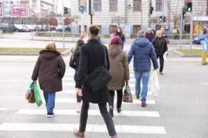 oameni strada - Apare o nouă taxă pentru români