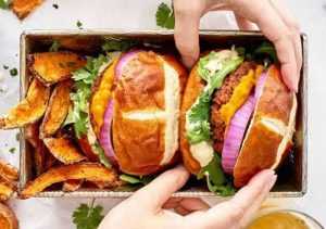 vegan choices classic fast food beyond meat - NOU! Apare un lanț de fast-food vegan