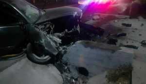 Bărbatul care a intrat cu mașina într-un cap de pod era beat și nu avea permis de conducere! 1 masina cap pod - Bărbatul care a intrat cu mașina într-un cap de pod era beat și nu avea permis de conducere!