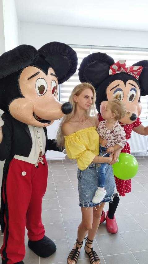 Prima creșă din Bradu și-a deschis porțile în prezența micuților beneficiari 2 mascote - Prima creșă din Bradu și-a deschis porțile în prezența micuților beneficiari