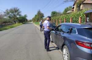 Șofer argeșean depistat cu mijloace speciale de avertizare sonoră pe mașină! 1 politie masini 22 - Șofer argeșean depistat cu mijloace speciale de avertizare sonoră pe mașină!