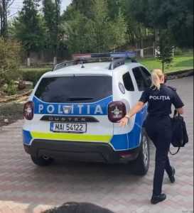 Vedea18 - Șoșoacă a asaltat Spitalul Vedea: managerul a evacuat clădirea, polițiștii s-au ascuns după gard!