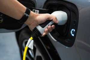 pret kwh - Ghinion pentru șoferii mașinilor electrice! Din toamnă prețul pentru kwh se scumpește cu 84%!