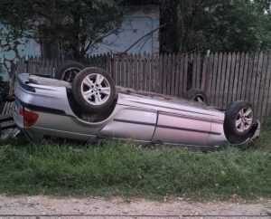 masina rasturnata 1 - Mașină răsturnată la Morărești!