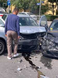 ACUM! Accident în Trivale cu 3 autoturisme! O victimă implicată! 2 aac - ACUM! Accident în Trivale cu 3 autoturisme! O victimă implicată!