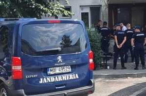 S-au pus cu „burta pe carte”! 3 elevi- prinși de jandarmi în timp ce jucau cărți pe bani 10 jandarmi - S-au pus cu „burta pe carte”! 3 elevi- prinși de jandarmi în timp ce jucau cărți pe bani