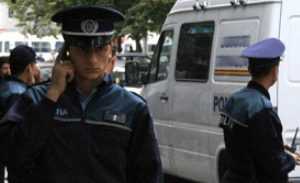 politie1 - Descindere în forță la o bancă din Mioveni! O persoană a spus că e sechestrată