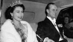 Regina Elisabeta a II-a și-a purtat verigheta de căsătorie mai mult decât coroana! 2 ELISABETA SI BARBATUL - Regina Elisabeta a II-a și-a purtat verigheta de căsătorie mai mult decât coroana!