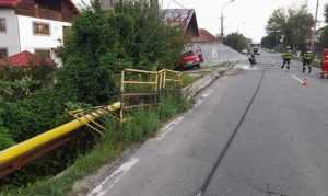accident - (VIDEO) Accident grav la Curtea de Argeș! Una dintre victime este blocată în mașină!