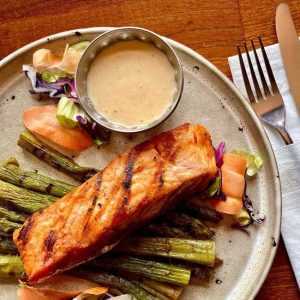 Green Pub își mărește echipa! Angajează ospătar și barman! 2 pub