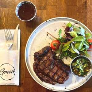 Green Pub își mărește echipa! Angajează ospătar și barman! 3 pub