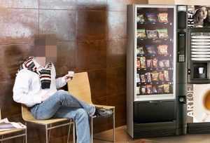 automate cafea sigure - Foame mare! Un tânăr de 21 de ani a furat gustări dintr-un automat din Curtea de Argeș