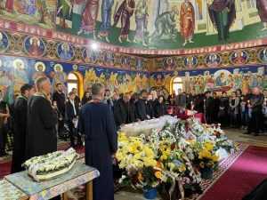 Lacrimi și durere! Marius Postelnicescu este condus pe ultimul drum 1 inmormantare postelnicescu 2 - Lacrimi și durere! Marius Postelnicescu este condus pe ultimul drum