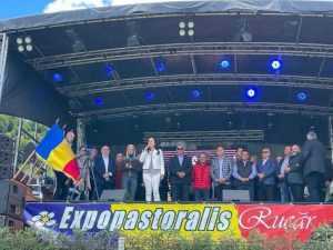 La Rucăr a avut loc o nouă ediție a tradiționalei manifestări „Expopastoralis - sărbătoarea răvăşitului” 2 Rucăr - psd