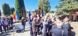 Reacție în cazul crucii dezvelite de rezerviștii SRI: „Nu vom îndepărta monumentul din cimitirul militar!” 1 cruce SRI