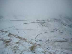 (VIDEO) Continuă să ningă pe Transfăgărășan! Sunt 9°C în Argeș! 1 munte zapada - (VIDEO) Continuă să ningă pe Transfăgărășan! Sunt 9°C în Argeș!