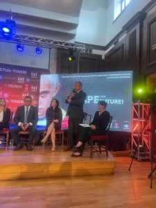 Simona Bucura Oprescu: „Este nevoie să oferim soluții pentru stoparea consecințelor nefaste ale abandonului școlar” 3 Simona Bucura