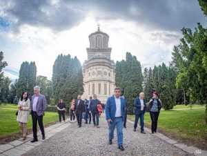 Simona Bucura Oprescu: „Cu toții ne dorim legi mai bune pentru români” 7 Simona Bucura