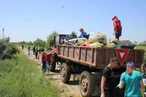 Peste 300 de persoane din Costești au participat la „Ziua de Curățenie Națională” 2 la Costești