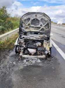 Un autoturism a luat foc pe autostrada A1! 1 pe a1