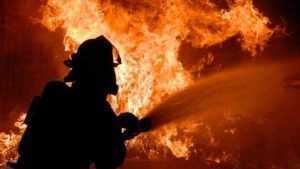 Incendiu puternic! O femeie a făcut atac de panică 1 pompieri incendiu