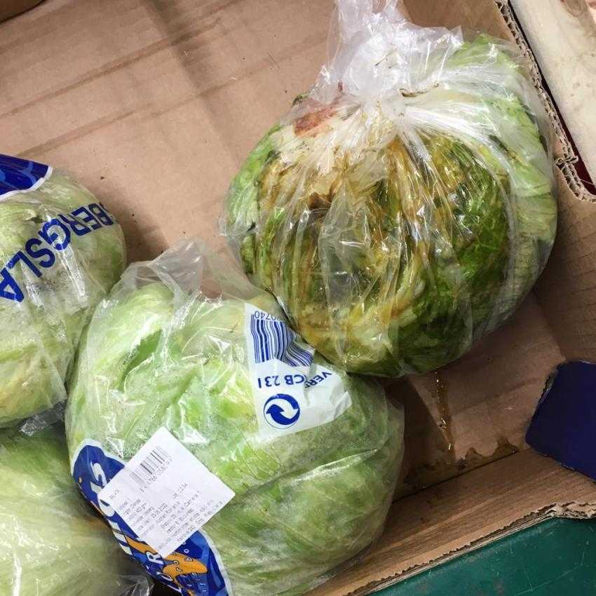 auchan8 - Imagini cu mizeria și produsele stricate de la Auchan, inclusiv la Pitești