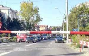 Bariera Lânăriei a fost ruptă de un șofer care a forțat trecerea! 1 aglomeratie bariera e1648721968187 - Bariera Lânăriei a fost ruptă de un șofer care a forțat trecerea!