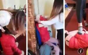 O tânără de 17 ani și-a bătut și umilit o colegă! Tatăl agresoarei a filmat bătaia și a pus-o pe internet! 1 batuta - O tânără de 17 ani și-a bătut și umilit o colegă! Tatăl agresoarei a filmat bătaia și a pus-o pe internet!