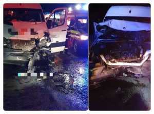 Coliziune între un microbuz și o autoutilitară! 7 persoane implicate 1 accident dn73 - Coliziune între un microbuz și o autoutilitară! 7 persoane implicate
