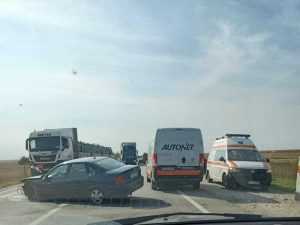 accident jitaru 2 e1665407037480 - Accident cu trei mașini pe DN 65! Mai multe victime implicate!