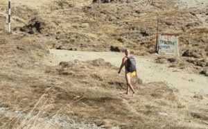 turist gol pe munte2 e1665421123615 - Un turist a fost surprins complet gol pe Vârful Omu!