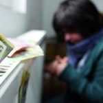 ajutor incalzire - Familiile și persoanele cu venituri mici pot depune cererile pentru ajutorul de încălzire și suplimentul pentru energie.