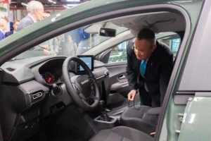 Premierul Nicolae Ciucă și președintele Senatului, Alina Gorghiu, au vizitat Uzina Dacia Mioveni 2 ciuca dacia - Premierul Nicolae Ciucă și președintele Senatului, Alina Gorghiu, au vizitat Uzina Dacia Mioveni