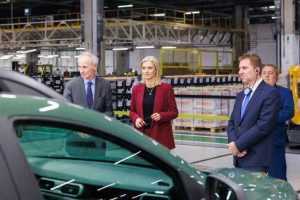 Premierul Nicolae Ciucă și președintele Senatului, Alina Gorghiu, au vizitat Uzina Dacia Mioveni 3 dacia gorghiu - Premierul Nicolae Ciucă și președintele Senatului, Alina Gorghiu, au vizitat Uzina Dacia Mioveni