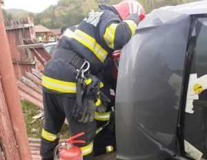 accident calinesti - Mașină răsturnată! Două victime, dintre care o fată de 14 ani