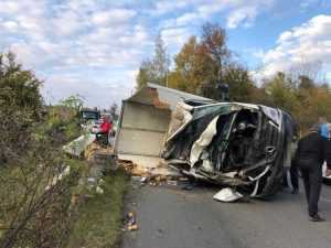 autoutilitara vehicul rasturnat 2 - Accident rutier în Rucăr! O autoutilitară s-a răsturnat!