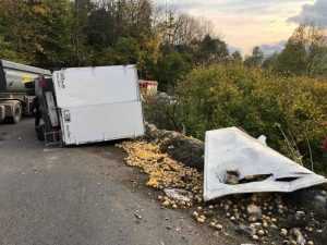 Accident rutier în Rucăr! O autoutilitară s-a răsturnat! 3 autoutilitara vehicul rasturnat 3 - Accident rutier în Rucăr! O autoutilitară s-a răsturnat!