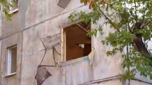 bloc explozie - Trei locatari din București au rămas blocați într-un bloc după ce a explodat!