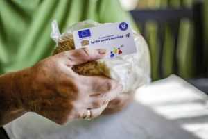 Tichete sociale. A fost anunțată data la care se virează a treia tranșă de 250 de lei pentru alimente 1 carduri sociale