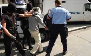 furt copil arestat - Atenție! Copii de 14 ani agresați pe străzile din Pitești!