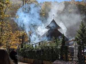 Incendiu la restaurantul ,,Grota Rece”din Trivale! Personalul localului evacuat! 23 312812411 5972147852819988 5837628944079273817 n 1 - Incendiu la restaurantul ,,Grota Rece”din Trivale! Personalul localului evacuat!