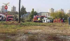 accid - Accident mortal în Pitești! Mașină zdrobită de tren!
