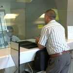 banca om - O bancă dispare din România! Cine ar putea să o preia