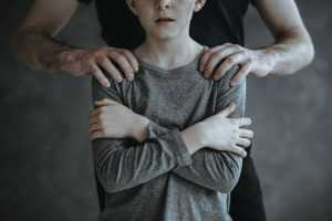 pedofilie kentler - Înfiorător! Copii cu vârste între 1 an și 15 ani- abuzați de 3 pedofili