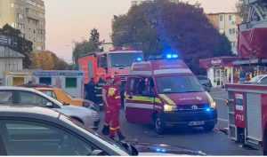 Impact între o autoutilitară și un autoturism! 1 pompieri smurd 2 - Impact între o autoutilitară și un autoturism!