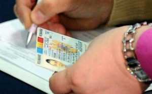 Românii vor fi anunțați prin sms sau e-mail când le expiră cartea de identitate, pașaportul sau permisul auto 1 buletin - Românii vor fi anunțați prin sms sau e-mail când le expiră cartea de identitate, pașaportul sau permisul auto
