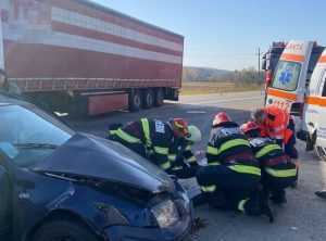 accident mioveni - ACUM, ÎN MIOVENI: Accident între un autoturism și un TIR