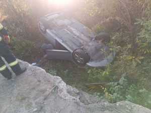 accident masina rasturnata - Accident rutier grav! Victimele sunt un copil și doi adulți!