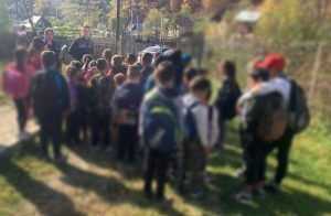 copii politie e1667900449544 - Polițiștii argeșeni au continuat activitățile pentru reducerea violenței și creșterea gradului de siguranță în mediul școlar!